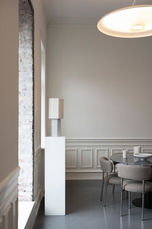 Beleuchtung - Tisch- und Stehlampen - Tischleuchte Eight over eight mit Marmorsockel und Baumwoll Schirm von Louise Roe