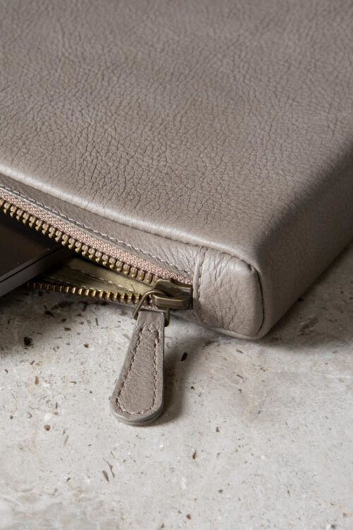 Lederwaren - elegante Laptop Hülle aus Leder von August Sandgren
