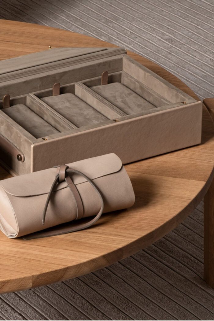 Lederwaren - Zeitlose große Uhren Box von August Sandgren