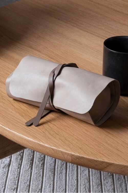 Lederwaren - Zeitlose Uhrentasche für unterwegs von August Sandgren